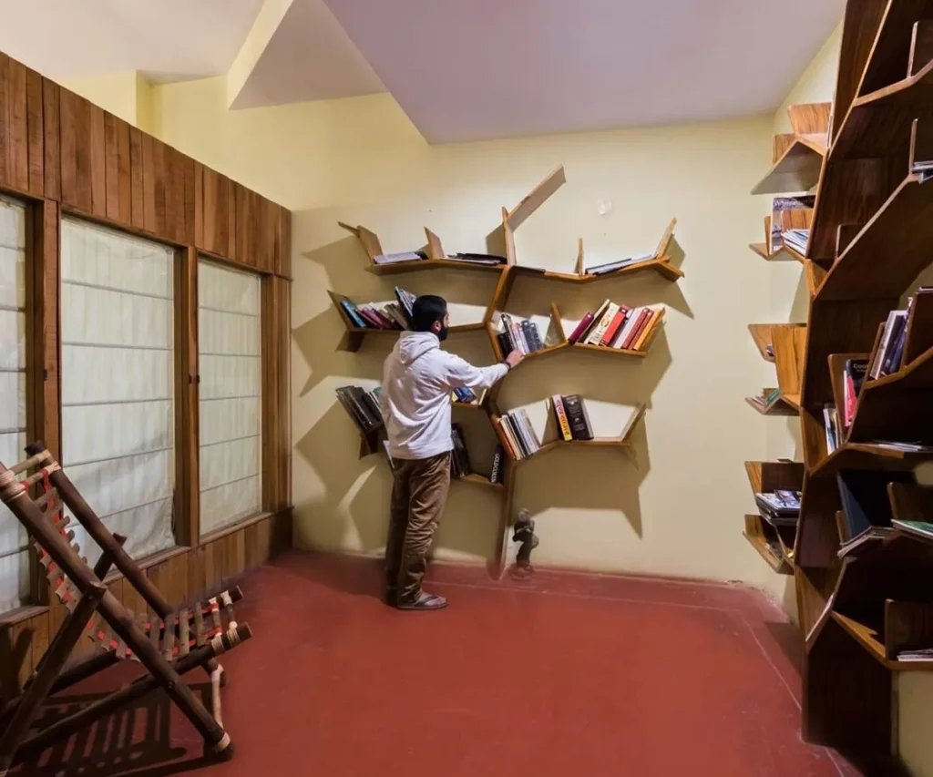 Library Inside The Lodge